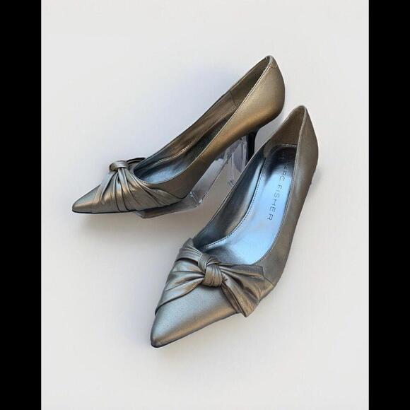 Marc Fisher Women's Size 8.5 Leather Pointed Toe Slip On Heels Bow - Picture 1 of 12